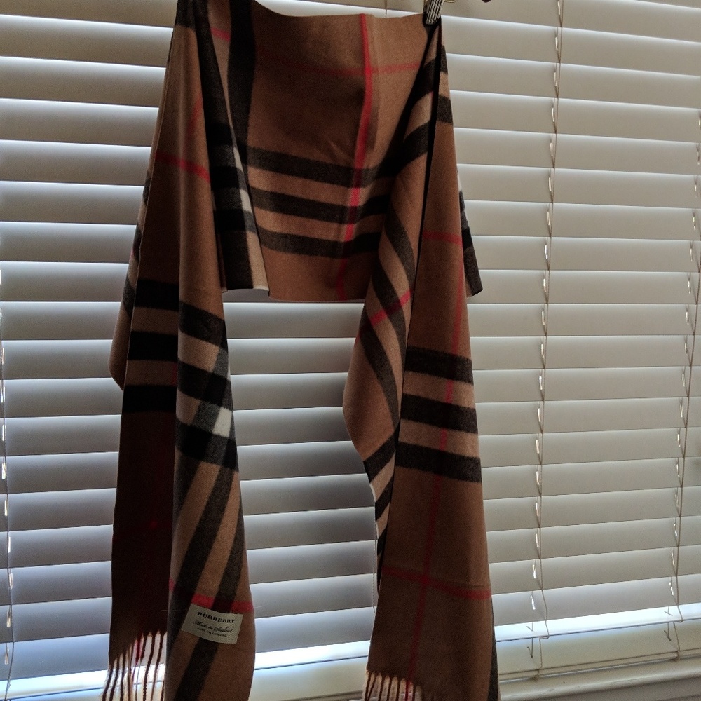 Burbery 100 % cashemere scarf